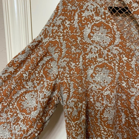 Gilded Intent Floral Blouse - Picture 2 of 6